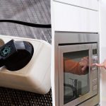 8 Elektrogeräte, die vor Reisen immer ausgesteckt werden sollten